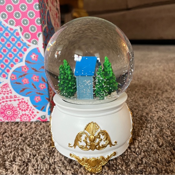NEW Taylor Swift Lover Snow Globe - Picture 6 of 9